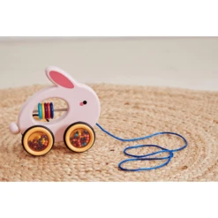 Scandinavian Baby Products Trekkende Konijn 8 Scandinavian Baby Products Trekkende Konijn -EXIT TOYS || Steiff || fehn Verkoopwinkel scandinavian baby products trekkende konijn a363737 1