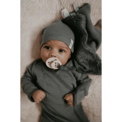 Snoozebaby GOTS Comfort Speelgoed - Sweet Dream Ing, Storm Grey -EXIT TOYS || Steiff || fehn Verkoopwinkel snoozebaby gots comfort speelgoed sweet dream ing storm grey a352007 1