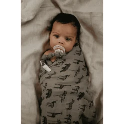 Snoozebaby Organic Fopspeenriem Storm Grey -EXIT TOYS || Steiff || fehn Verkoopwinkel snoozebaby organic fopspeenriem storm grey a351825 1