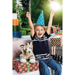 Steiff Bharat, De Witte Teiger 43 Cm, Liggend -EXIT TOYS || Steiff || fehn Verkoopwinkel steiff bharat de witte teiger 43 cm liggend a140764 1