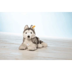 Steiff Husky Bernie Grijs/wit Liggend, 33 Cm -EXIT TOYS || Steiff || fehn Verkoopwinkel steiff husky bernie grijs wit liggend 33 cm a351734 2