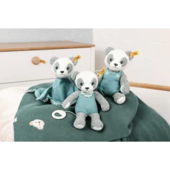 Steiff Paco Panda, Grijs/wit/ Petrol -EXIT TOYS || Steiff || fehn Verkoopwinkel steiff paco panda grijs wit petrol a314230 1