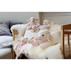 Steiff Slaap Lekker Lammetje Muziekdoosje -EXIT TOYS || Steiff || fehn Verkoopwinkel steiff slaap lekker lammetje muziekdoosje a086779 1