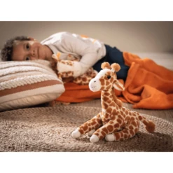 Steiff Soft Cuddly Friends Giraffe Gina Lichtbruin Gevlekt, 25 Cm -EXIT TOYS || Steiff || fehn Verkoopwinkel steiff soft cuddly friends giraffe gina lichtbruin gevlekt 25 cm a351729 1