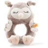 Steiff Soft Cuddly Friends Grijpring Met Rammelaar Uil Ollie 14 Cm -EXIT TOYS || Steiff || fehn Verkoopwinkel steiff soft cuddly friends grijpring met rammelaar uil ollie 14 cm a252442