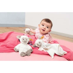 Steiff Zacht Cuddly Friends Lita Lam, Room -EXIT TOYS || Steiff || fehn Verkoopwinkel steiff zacht cuddly friends lita lam room a311609 1