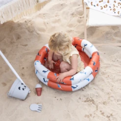 SWIM ESSENTIALS Swim Essential S Opblaasbaar Zwembad Rood- White Whale -EXIT TOYS || Steiff || fehn Verkoopwinkel swim essential s opblaasbaar zwembad rood white whale a384375 2
