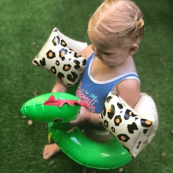 SWIM ESSENTIALS Swim Essential S Opblaasbare Split Ring Dinosaurus 55 Cm -EXIT TOYS || Steiff || fehn Verkoopwinkel swim essential s opblaasbare split ring dinosaurus 55 cm a359640 2