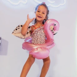 SWIM ESSENTIALS Swim Essential S Pool Band Splitring Flamingo 55 Cm -EXIT TOYS || Steiff || fehn Verkoopwinkel swim essential s pool band splitring flamingo 55 cm a359641 3