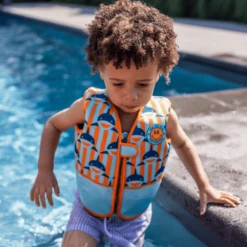 SWIM ESSENTIALS Swim Essential S Reddingsvesthaaien (18-30 Kg) -EXIT TOYS || Steiff || fehn Verkoopwinkel swim essential s reddingsvesthaaien 18 30 kg a359752 3