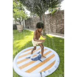 SWIM ESSENTIALS Swim Essential S Sprinkler Mat Haai -EXIT TOYS || Steiff || fehn Verkoopwinkel swim essential s sprinkler mat haai a384603 3