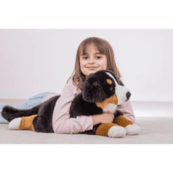 Teddy HERMANN Berner Berghond Liggend Op 60 Cm Hoogte -EXIT TOYS || Steiff || fehn Verkoopwinkel teddy hermann berner berghond liggend op 60 cm hoogte a251481 1