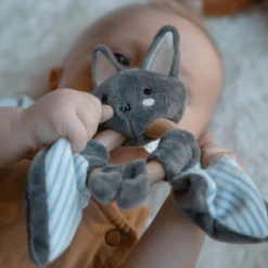 Tryco Pluche Speen Met Rammelaar - Bruce Vleermuis -EXIT TOYS || Steiff || fehn Verkoopwinkel tryco pluche speen met rammelaar bruce vleermuis a394208 4