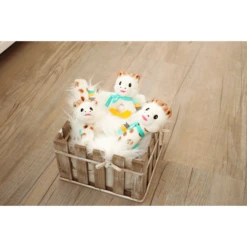 VULLI Sophie La Girafe® Baby Stok Rammelaar -EXIT TOYS || Steiff || fehn Verkoopwinkel vulli sophie la girafe baby stok rammelaar a329632 2